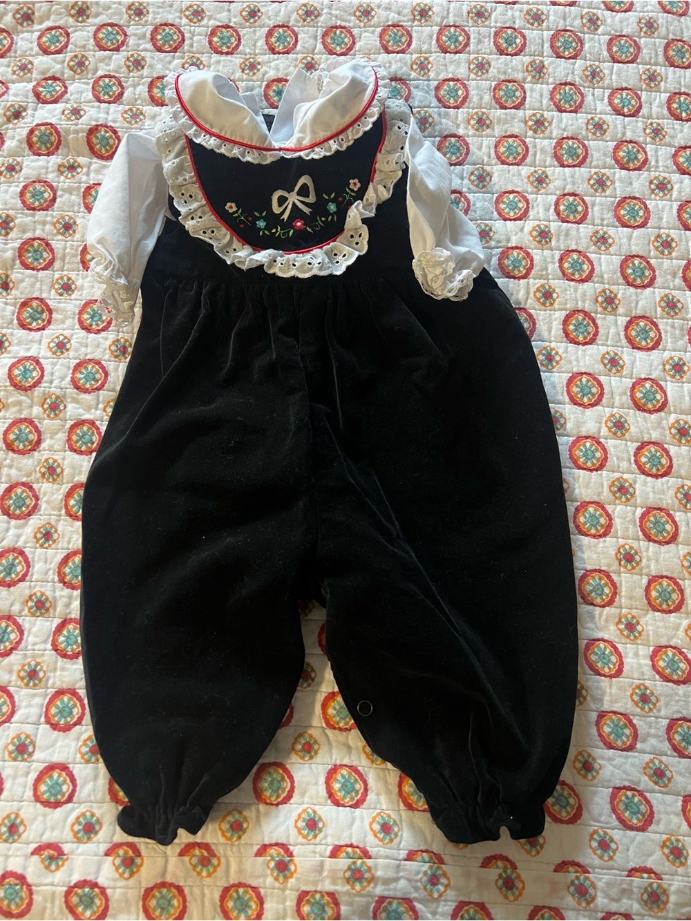 EUC Vintage Baby Togs 80s Embroidered Velveteen 2 Piece Set size 3/6 months